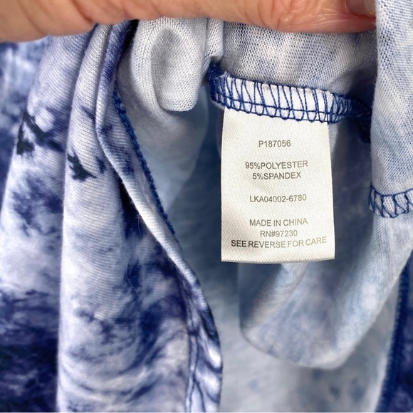 Plus Size 1X Tie Dye Cold Shoulder Blue White V-Neck Absolutely Famous EUC - Picture 7 of 7